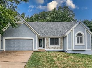 11626 S Parkwood Dr, Olathe, KS 66061