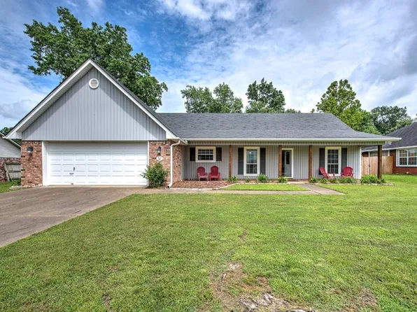 1305 N Cardinal Dr, Rogers, AR 72756