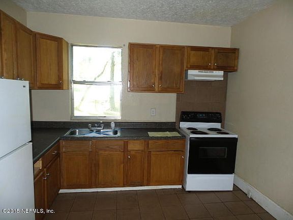3rd image of 1336 Evergreen Ave