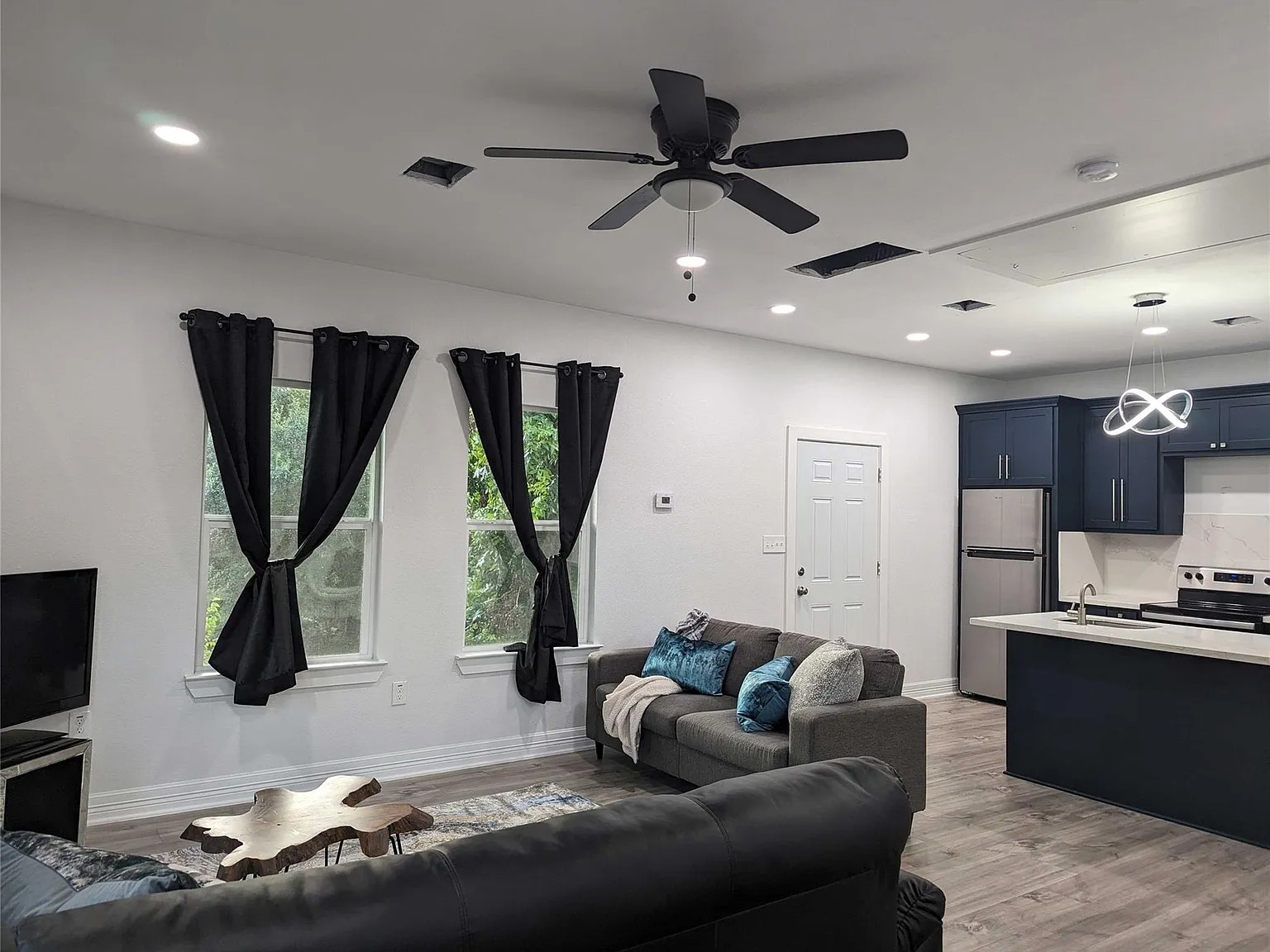 1 bed, 1.0 bath, 468 sqft, $1,290 — Photo 1