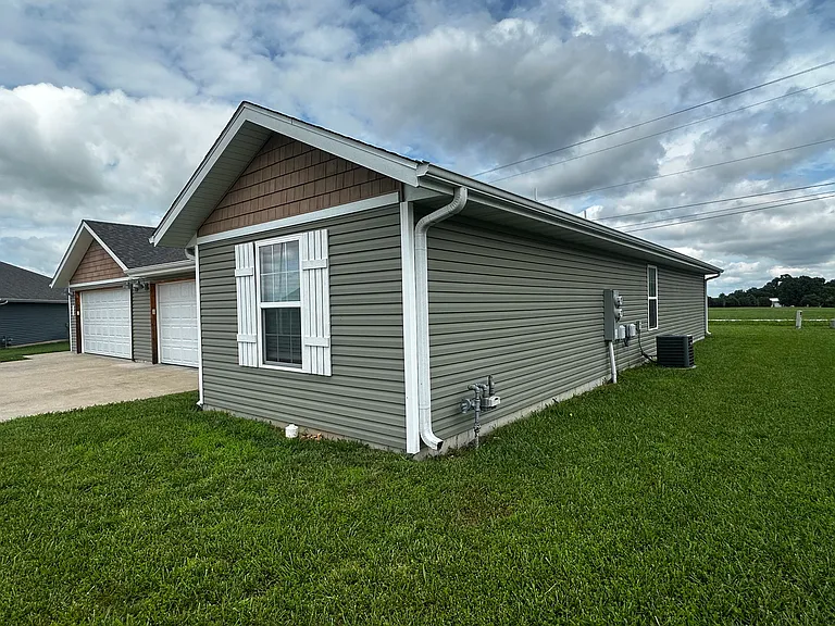 607B W Morgan Ct — Photo 4