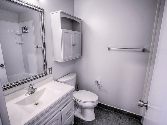 3rd image of 3000 Farnam St #S5r