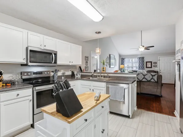 3012 Roscommon Dr, Murfreesboro, TN 37128