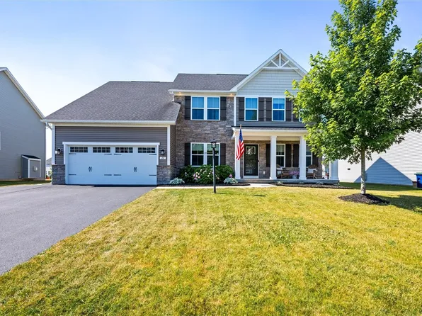 22 Stoneledge Way, Penfield, NY 14526