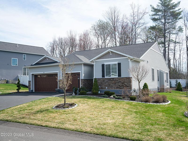 2nd image of 15 Wexford Drive