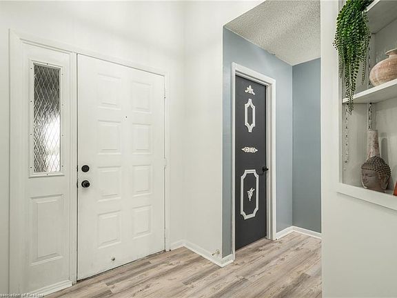 3rd image of 3831 Ponce De Leon Blvd