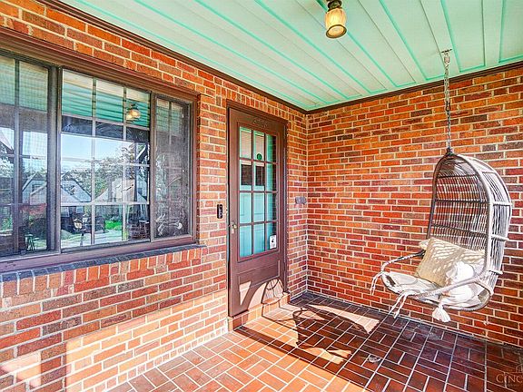 2nd image of 3228 Ashwood Dr
