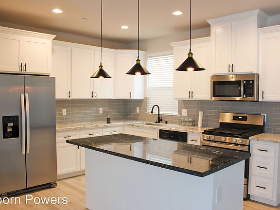 4th image of 614 Jardin Ct