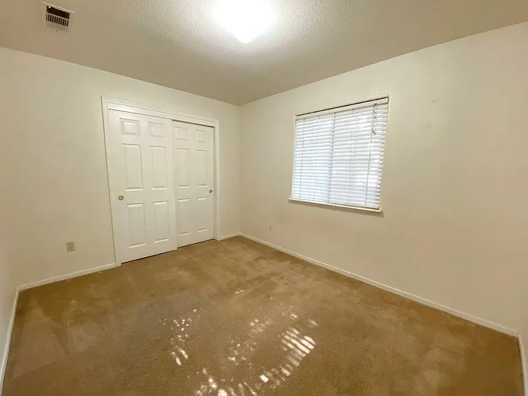 3125 Campus Dr — Photo 12