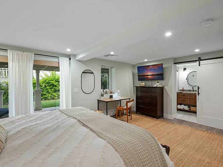 305 Neptune Ave — Photo 30