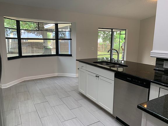 3rd image of 1620 SE Trumpet Ln