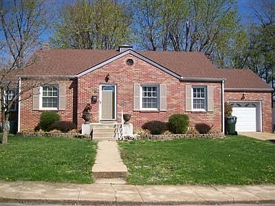 2nd image of 916 Moorland Dr