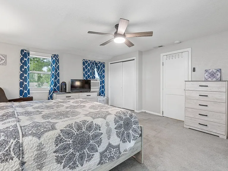 1016 Warwick Ave — Photo 17