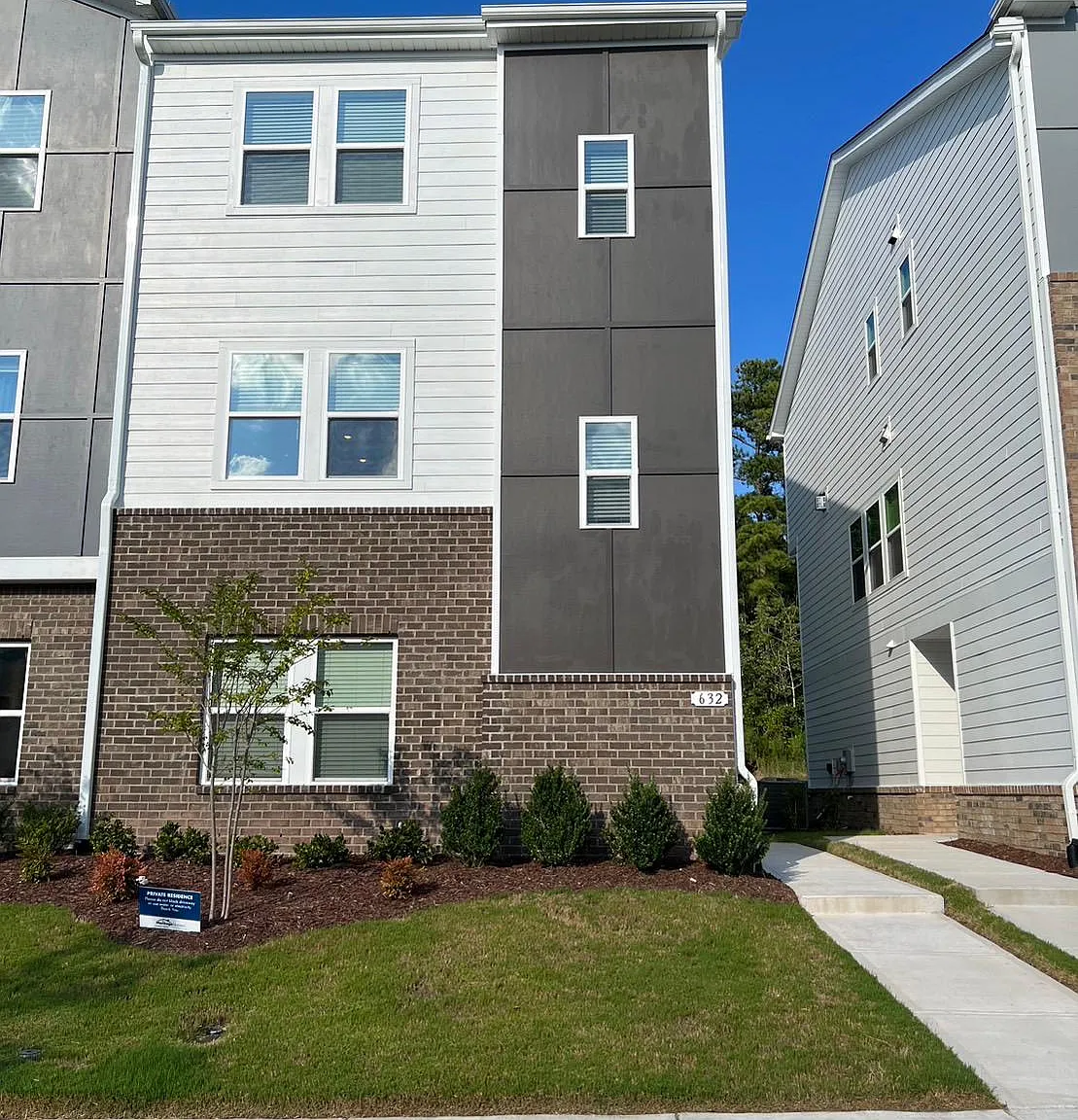 4 bed, 3.5 bath, 2075 sqft, $2,300 — Photo 1