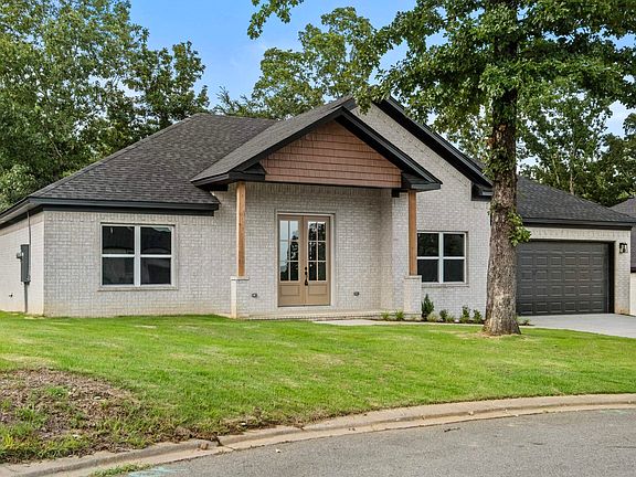 2nd image of 520 Forest Oak Cv