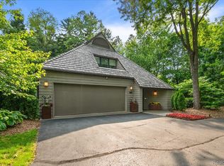 981 Bloomfield Woods, Bloomfield Hills, MI 48304
