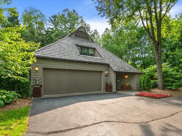 981 Bloomfield Woods, Bloomfield Hills, MI 48304
