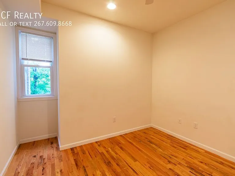 330 N Preston St #UPPER LEVEL — Photo 10