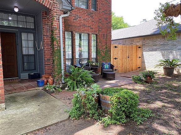 3rd image of 10914 Lake Path Dr