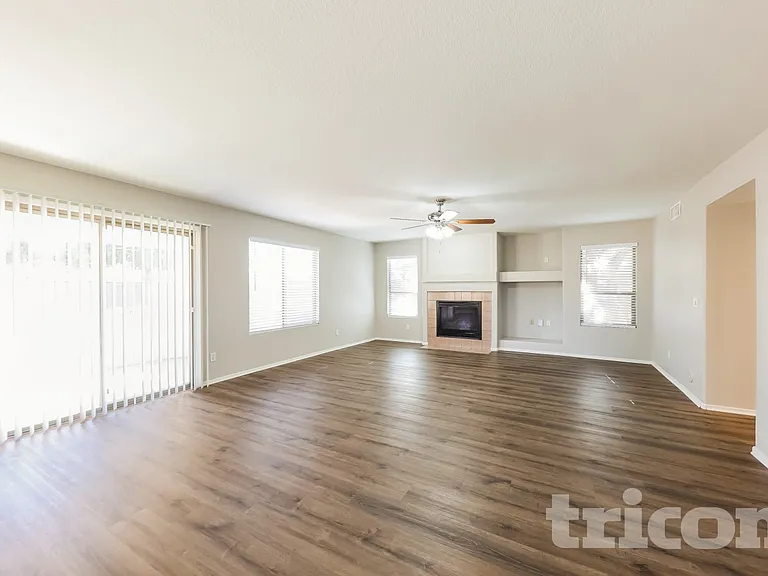 16191 N 157th Dr — Photo 2