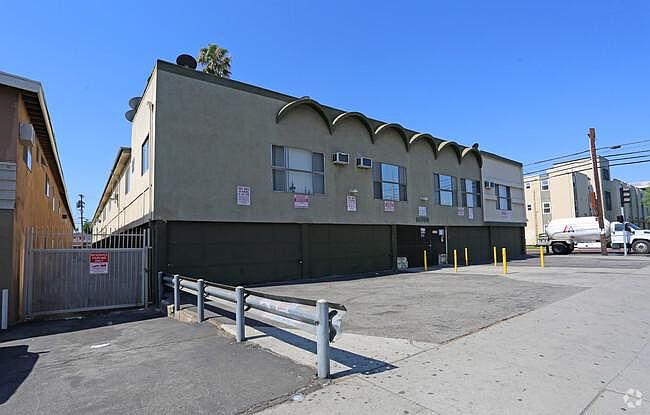 1st image of 14760 Roscoe Blvd