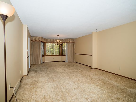 4th image of 4404 Oakridge Dr