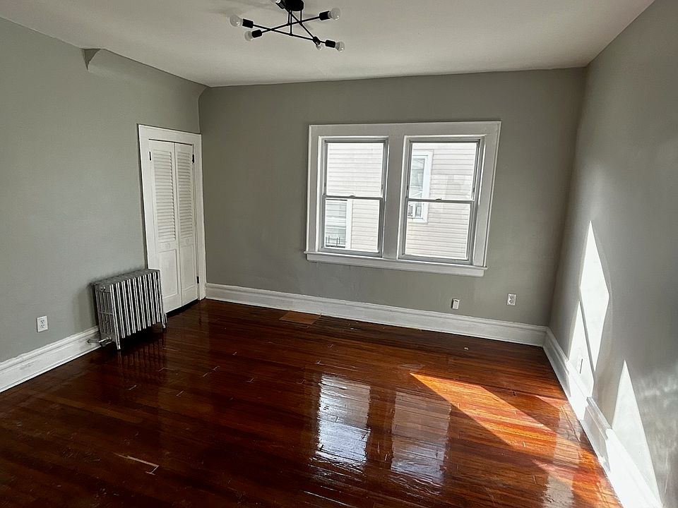 2nd image of 209 Columbia Ave Floor 3
