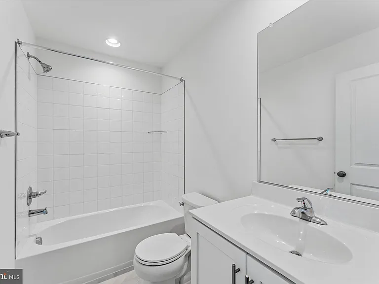 501 Fontana Cir — Photo 22