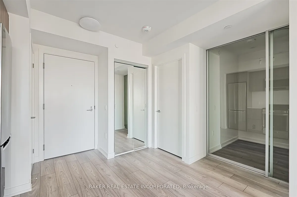 Building Photo - 223 Redpath Ave #2906