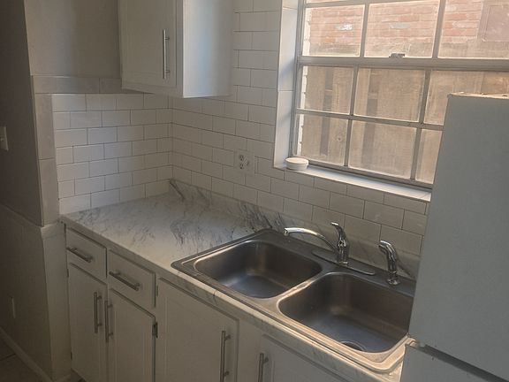 2nd image of 10541 Gran Cima Ln #B