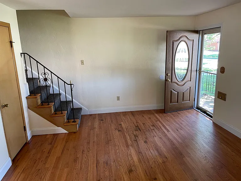 4993 Robinhood Dr — Photo 10