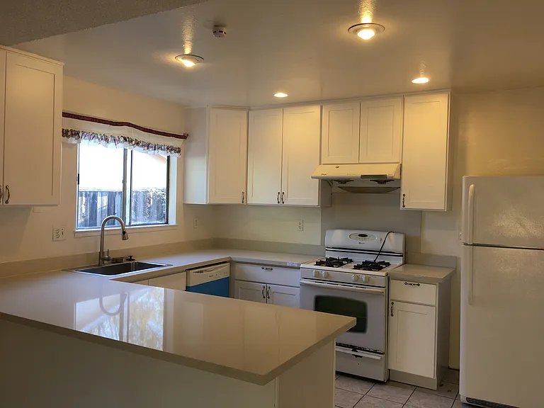 481 Gemma Dr — Photo 5