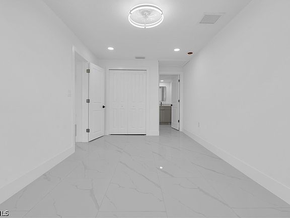 4th image of 356 New York Dr