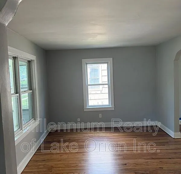 57 E Beverly Ave — Photo 6
