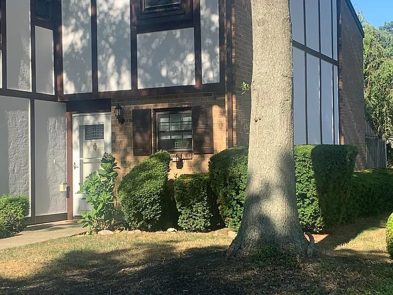 63 Apple Dr #63 — Photo 1