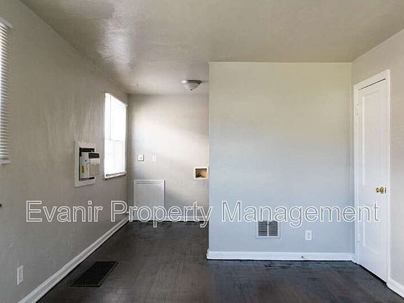 3rd image of 113 Niagara Ave #1