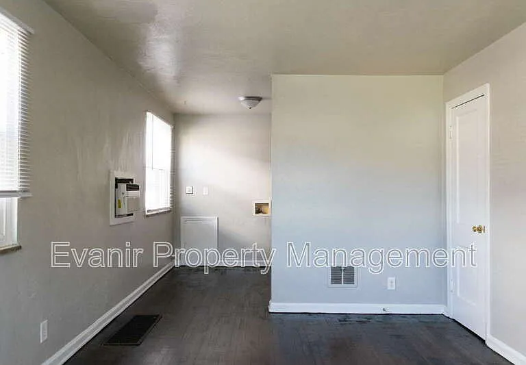 113 Niagara Ave #1 — Photo 3