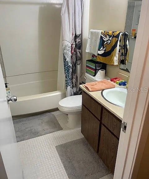 48 Club House Dr #204 — Photo 16
