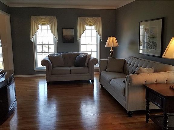 3rd image of 41 Wren Field Ln