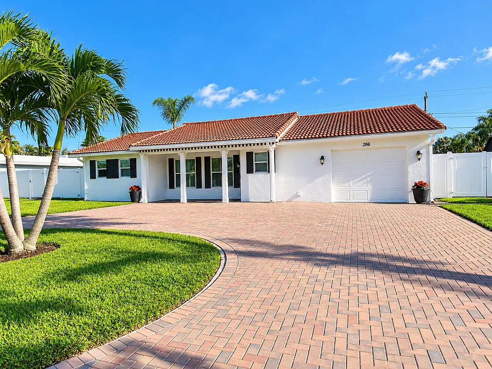 266 SW 12th St