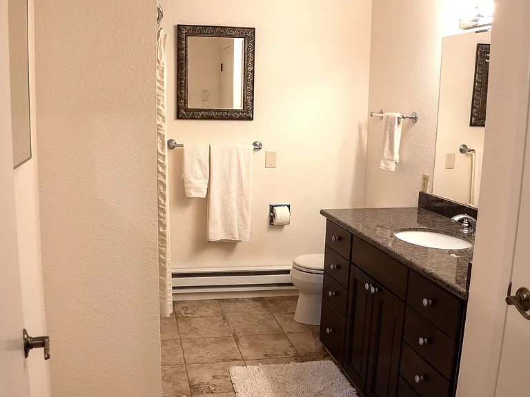 LARGE BRIGHT BATH