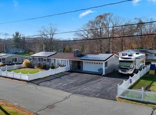 2 Crestwood Rd, Leicester, MA 01524