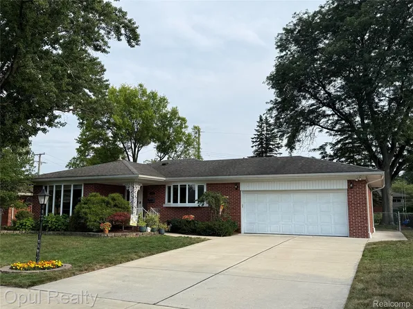 33647 Grove St, Livonia, MI 48154