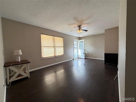 2nd image of 1709 Hawthorne Dr
