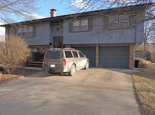 1437 Oakcrest Ave, Iowa City, IA 52246