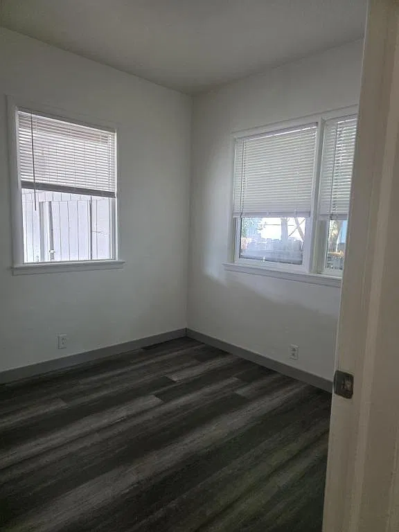 511 SE K St — Photo 3