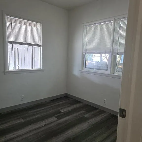 511 SE K St — Photo 3