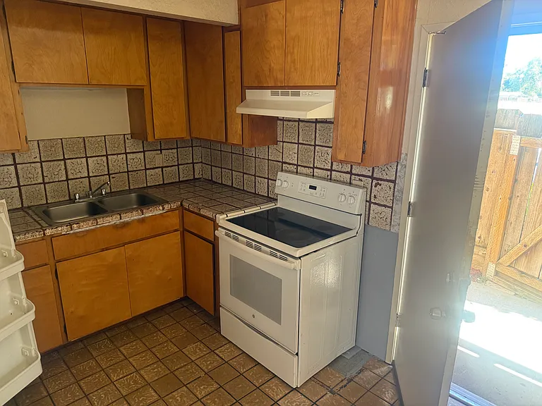 140 20th Century Blvd — Photo 2