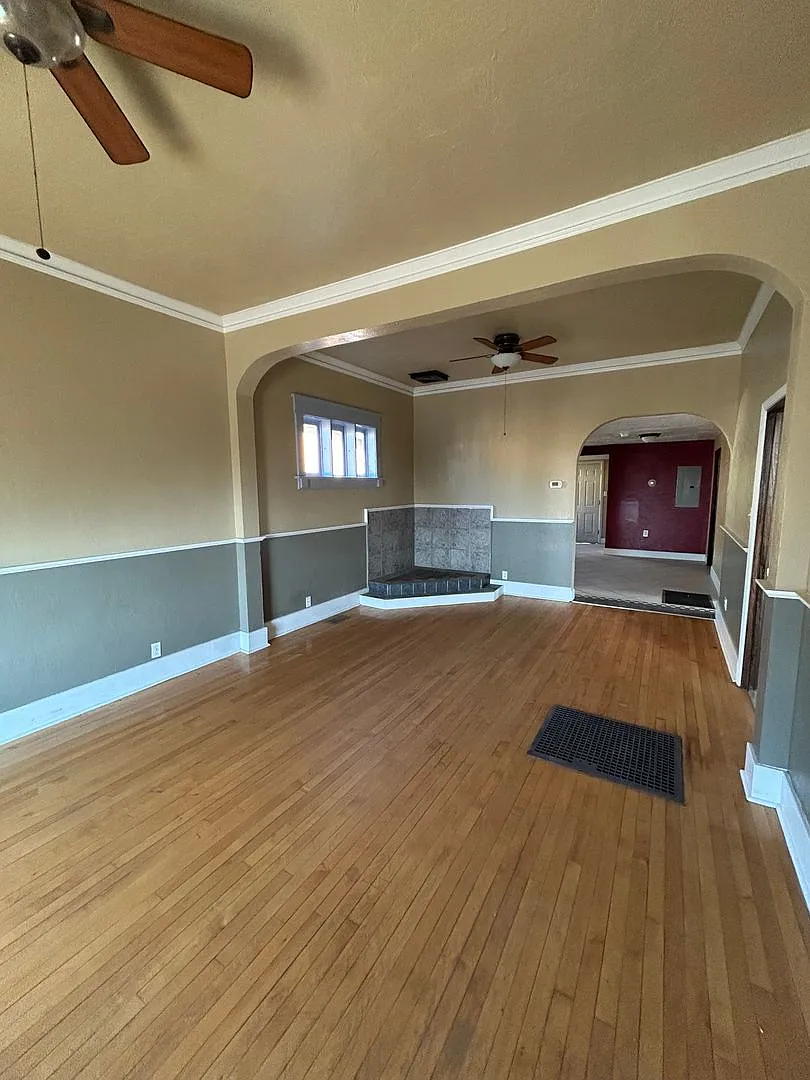 1115 W Woodman — Photo 2