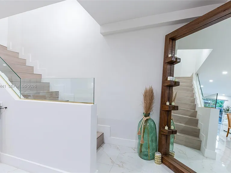 2115 NE 123rd St — Photo 23